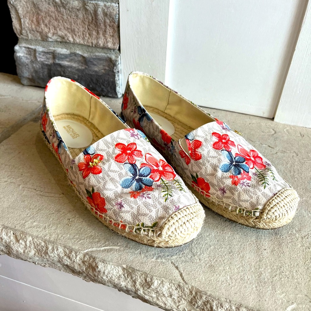GUC Michael Kors Kendrick Floral Logo Slip-On Espadrille Shoes sz 8. Worn twice.